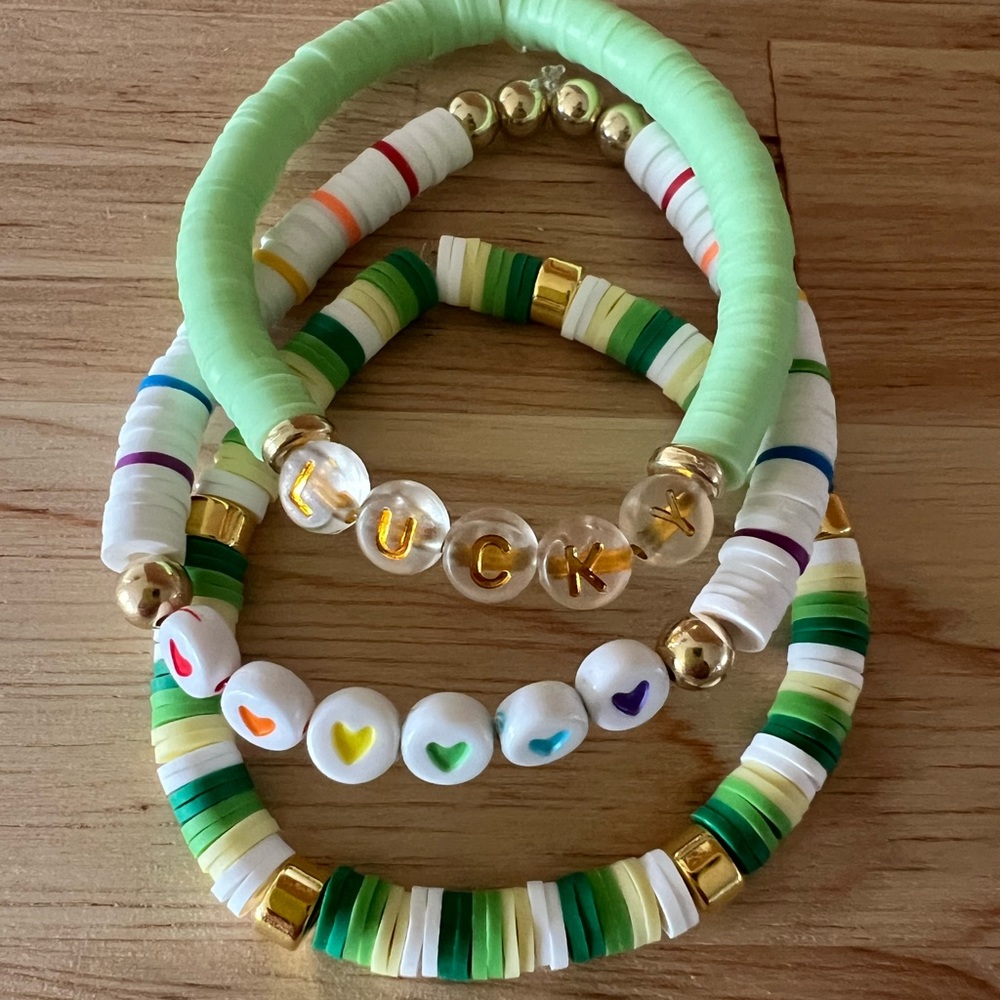 🍀 Set of 3 St. Patrick’s Day stretchy bracelets